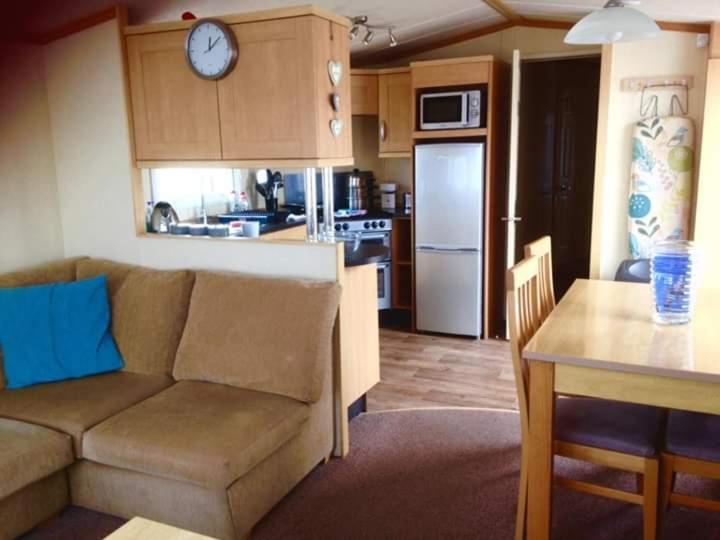 3 Bedroom 2 Bathroom Prestige Caravan Presthaven Sands Talacre Exterior photo